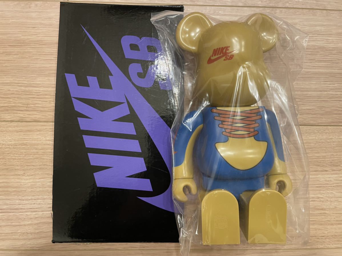 グリーン・ホワイト系 完成品♪ 2006 NIKE SB 400% ベアブリック/未
