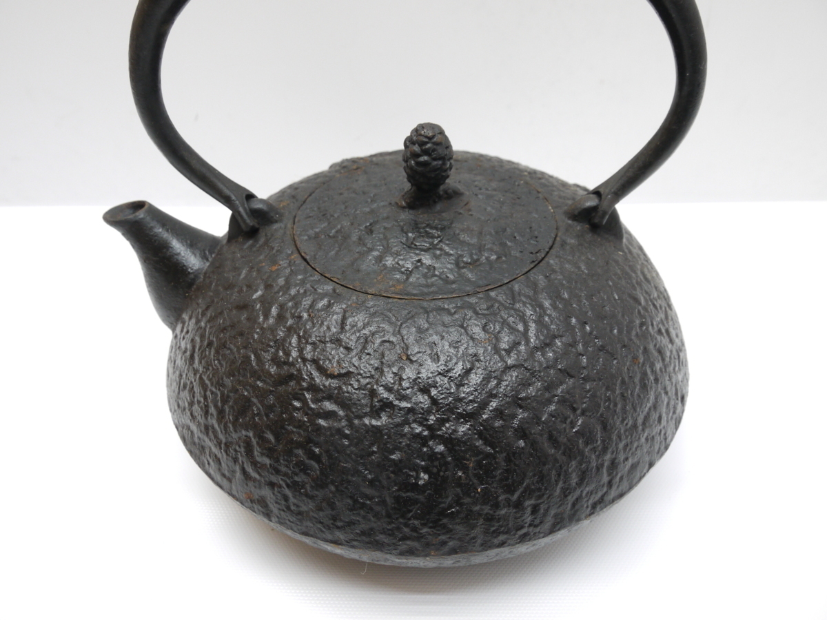 F0176 南部名工 釜師 金秀作 在銘 鉄瓶 茶道具 product details