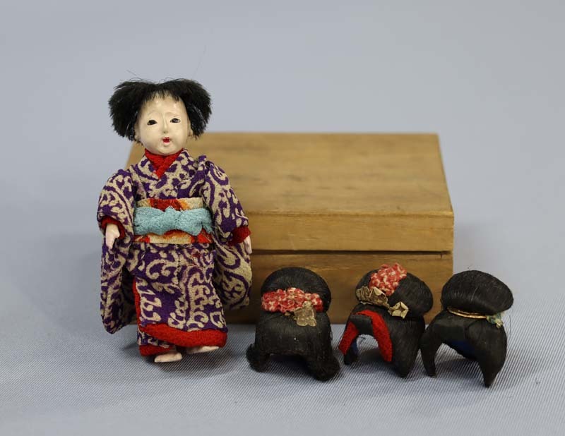 オークション☆ 昭和初期 かつら替え人形 高 8.5cm 桐箱付 かつら人形