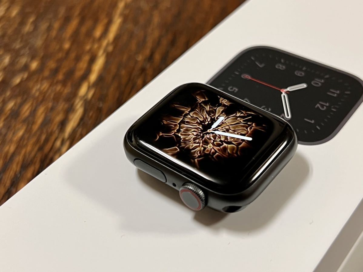 ★ バッテリー90% ★ アップルウォッチ Apple Watch SE 40mm スペースグレー アルミニウム GPS Cellular 新品社外バンド付き
