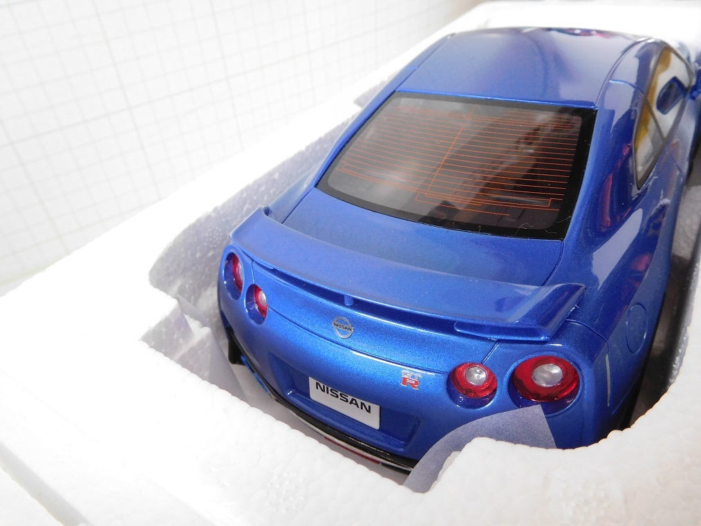 * Kyosho 1/18 Nissan GT-R (R35) 2020 premium выпуск голубой 