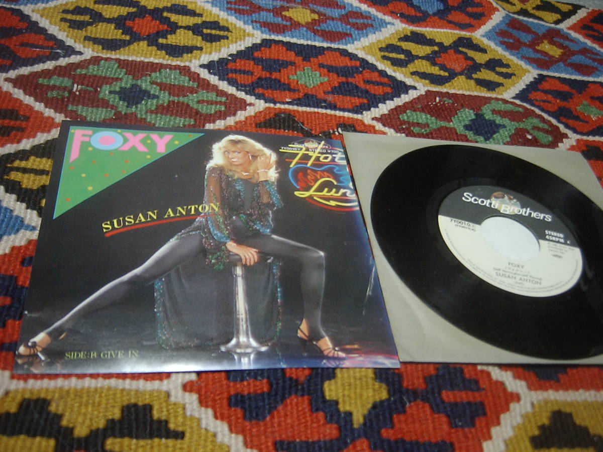 80's スーザン・アントン Susan Anton (7inch)/ フォクシー Foxy / ギヴ・イン Give In Scotti Bros. Records 7Y0010 1981年_画像1