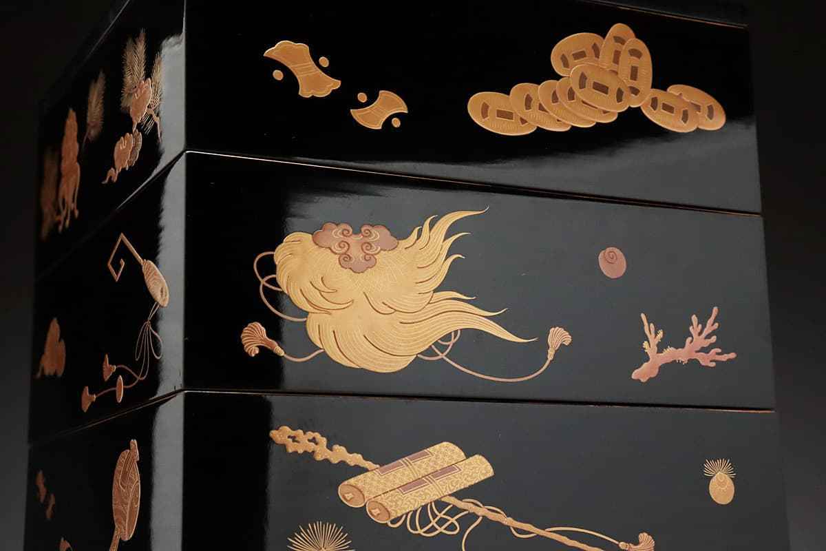 CW900 時代物【市中屋印】輪島塗 黒漆塗/内金梨地 宝尽蒔絵 CW900 時代物【市中屋印】輪島塗 黒漆塗/内金梨地 宝尽蒔絵