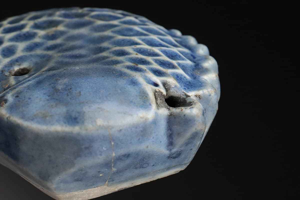 直売公式 CW846 朝鮮古美術 李朝 瑠璃釉 魚形水滴 幅9.1cm 木箱附・瑠璃釉魚水滴・藍釉魚硯水滴・藍釉魚硯滴 朝鮮古陶磁 直売公式 CW846 朝鮮古美術 李朝 瑠璃釉 魚形水滴 幅9.1cm 木箱附・瑠璃釉魚水滴・藍釉魚硯水滴・藍釉魚硯滴 朝鮮古陶磁