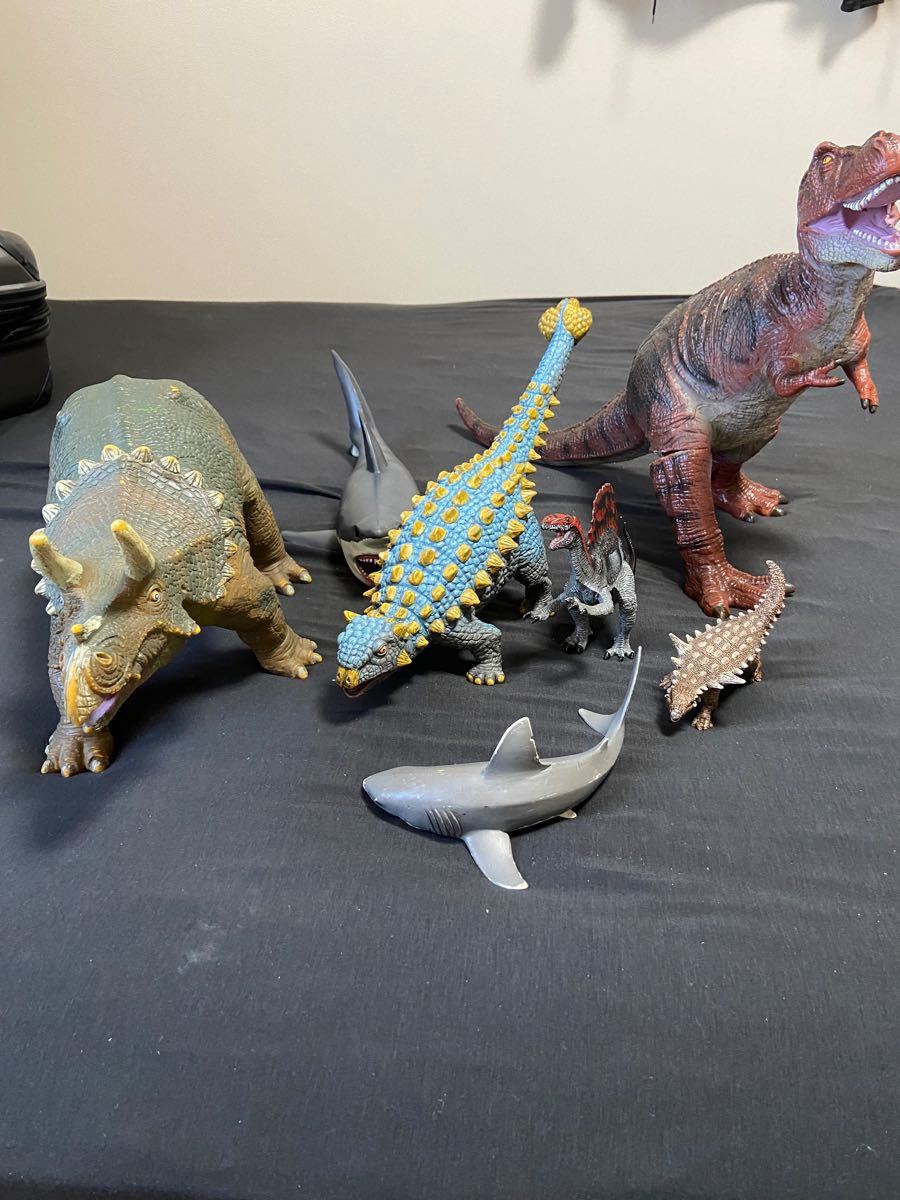 恐竜フィギュア ティラノサウルスなど　7体セット　美品あり　大型