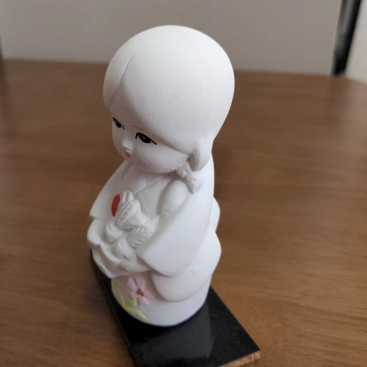 楽山作 陶器博多人形 着物姿　女の子 ２体セット　昭和レトロ 陶器人形　セット　まとめて　可愛らしい　幼い　愛らしい　10cm　ふっくら_画像3