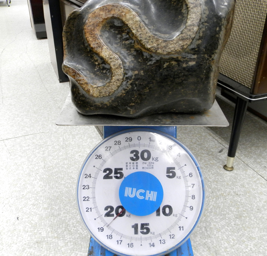 Yahoo!オークション - 珍品 蛇石 鑑賞石 約19kg 縁起物 お守り Yahoo!オークション - 珍品 蛇石 鑑賞石 約19kg 縁起物 お守り