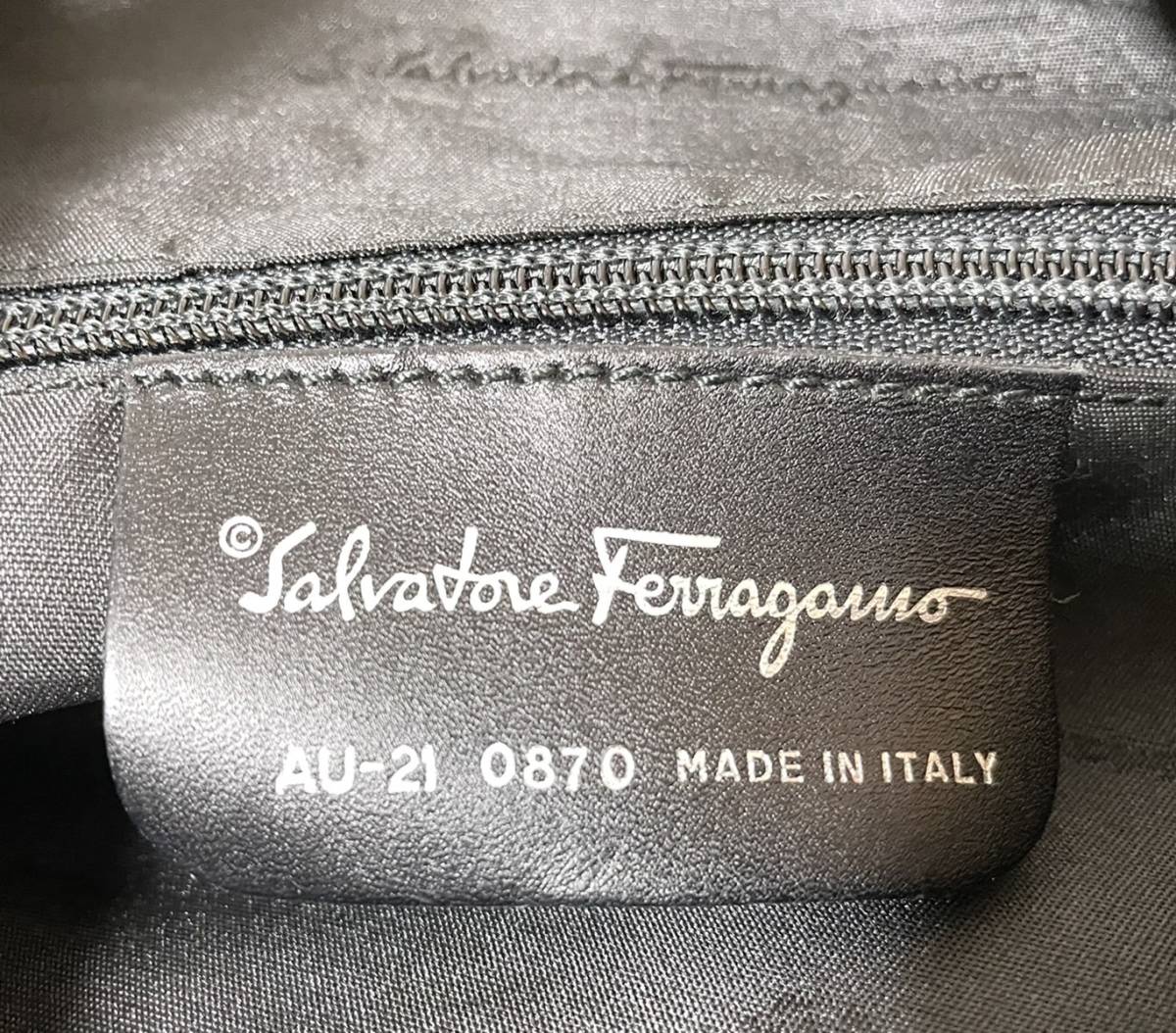 イタリア製　Salvatore Ferragamo サルヴァトーレフェラガモ　AU-21-0870/ガンチーニワンショルダーバッグ/ナイロン/ブラック　保存袋付き_画像9