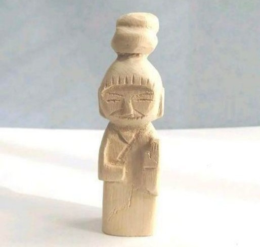 木彫りの小さな仏像さん　置物　手作り彫刻　素材　青森ヒバ