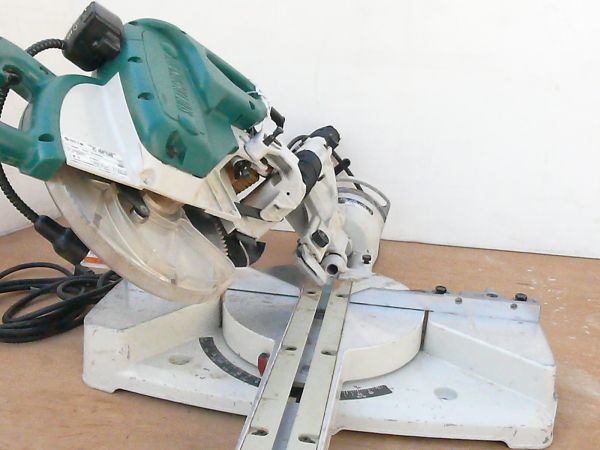 取次店 2112★動作確認済み 電動工具 HITACHI C8FSB 卓上スライド 丸ノコ 216mm 丸ノコ 切断機 大工道具 造作 DIY 木材加工 取次店 2112★動作確認済み 電動工具 HITACHI C8FSB 卓上スライド 丸ノコ 216mm 丸ノコ 切断機 大工道具 造作 DIY 木材加工