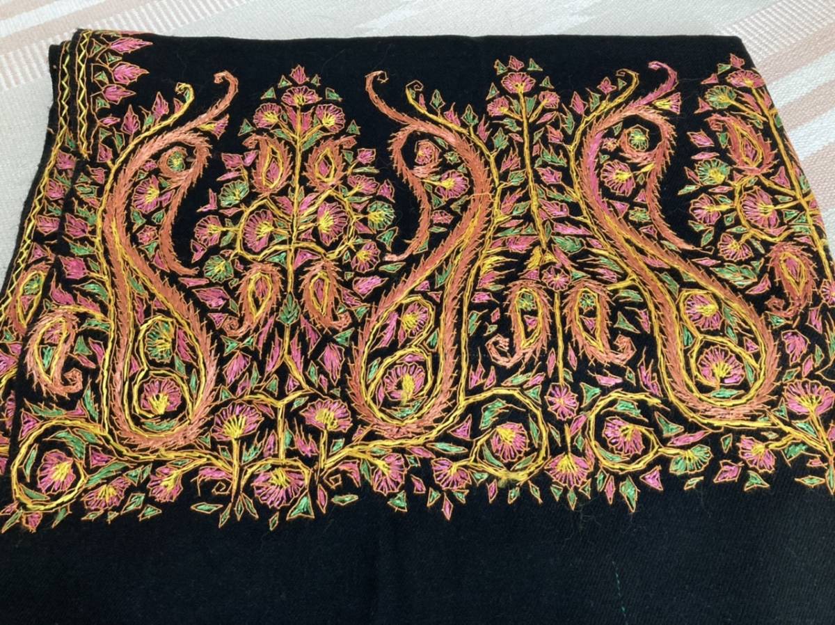 ストール ショール 100%ウール地 シルク刺繍 マルチカバー ストール ショール 100%ウール地 シルク刺繍 マルチカバー