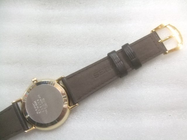 新品未使用高級セイコーシャリオクオーツカレンダー腕時計定価40000円　S960_画像4
