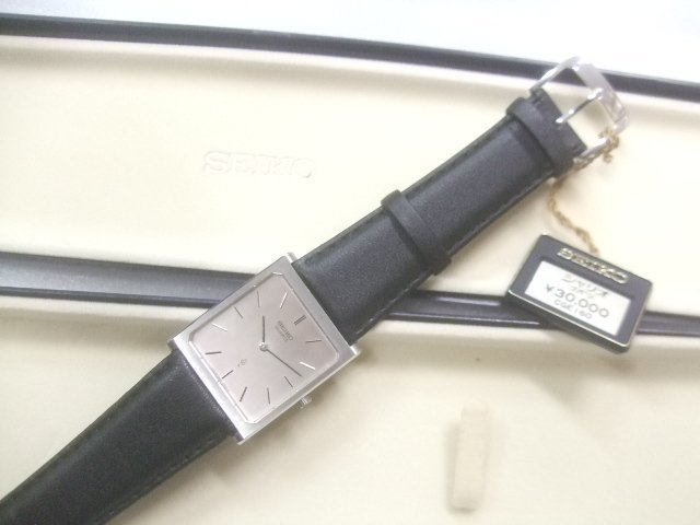 新品未使用高級セイコーシャリオクオーツ（ビックサイズ）腕時計定価30000円 S961