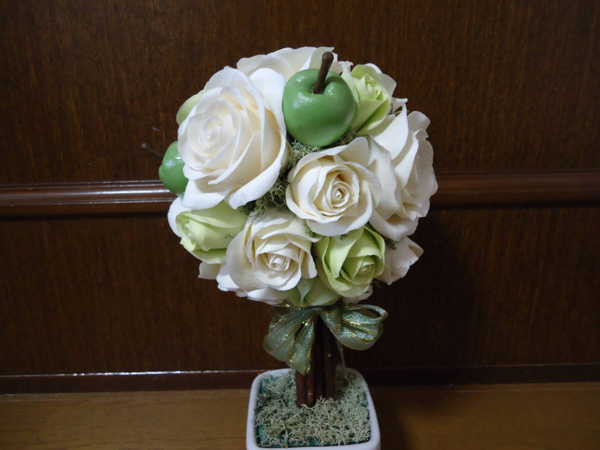 ! work adjustment! resin clay! topiary! white green! arrange! ornament! final product!