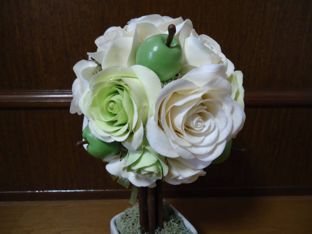 ! work adjustment! resin clay! topiary! white green! arrange! ornament! final product!