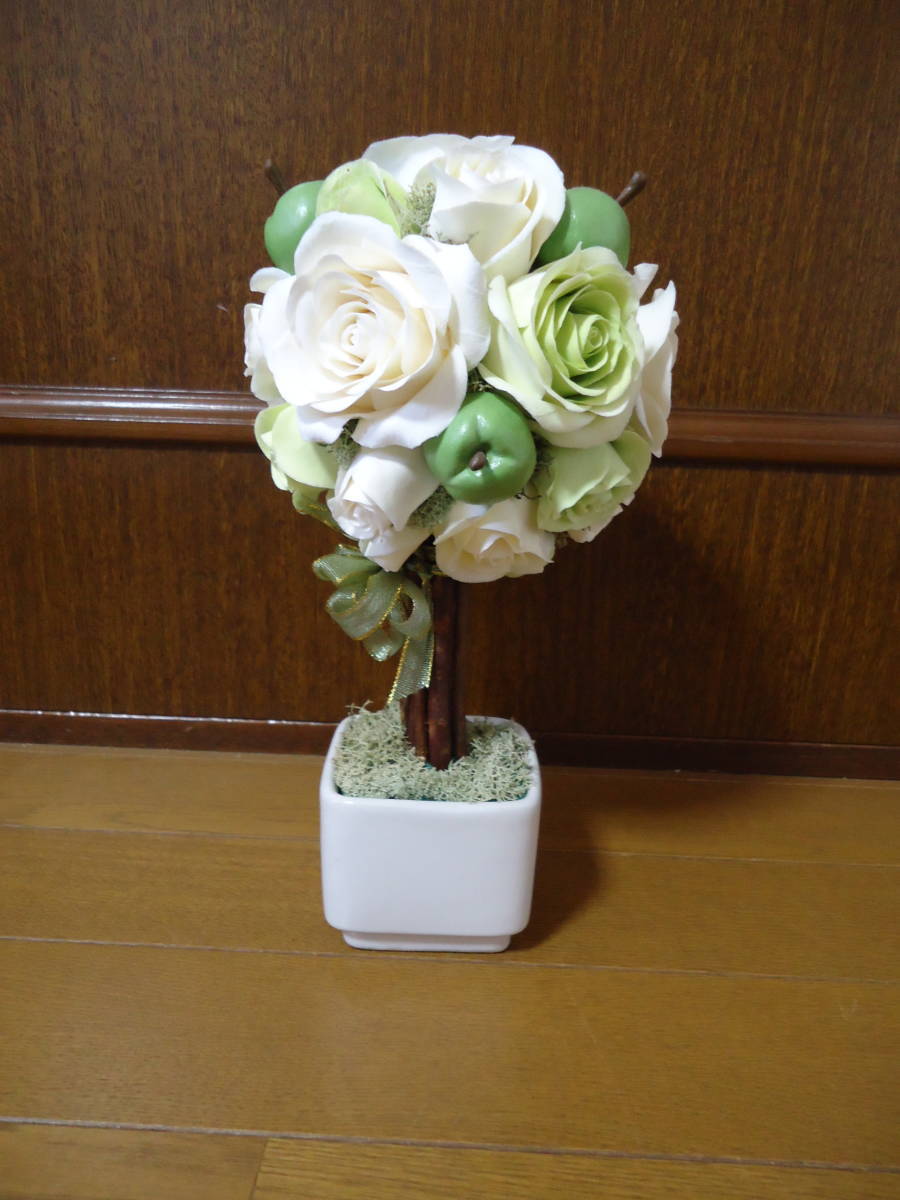 ! work adjustment! resin clay! topiary! white green! arrange! ornament! final product!