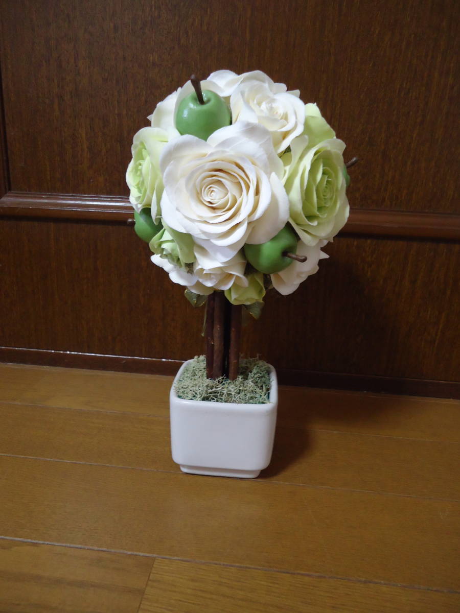 ! work adjustment! resin clay! topiary! white green! arrange! ornament! final product!
