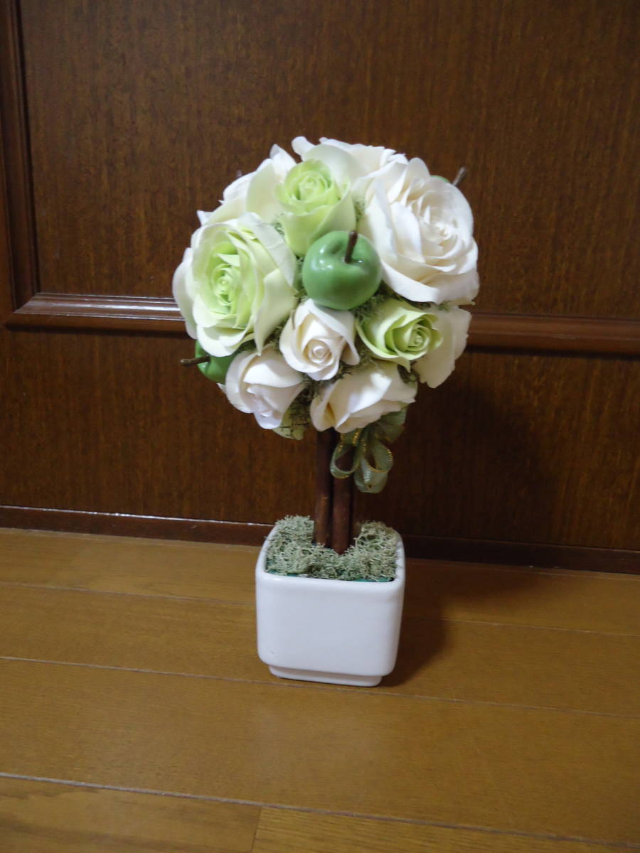 ! work adjustment! resin clay! topiary! white green! arrange! ornament! final product!