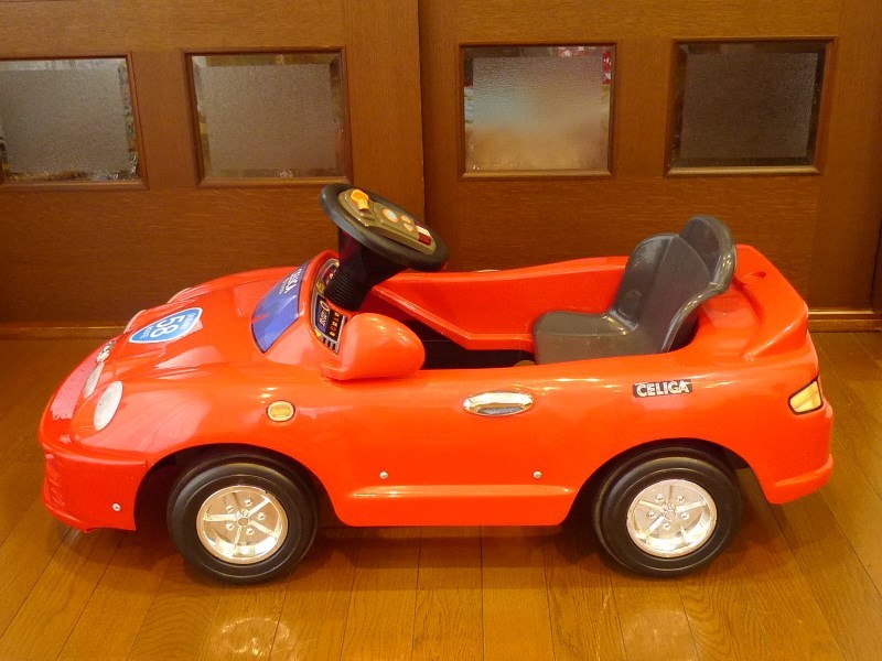 人気商品の 昭和レトロセリカ アサヒ玩具トヨタ自動車承認済み