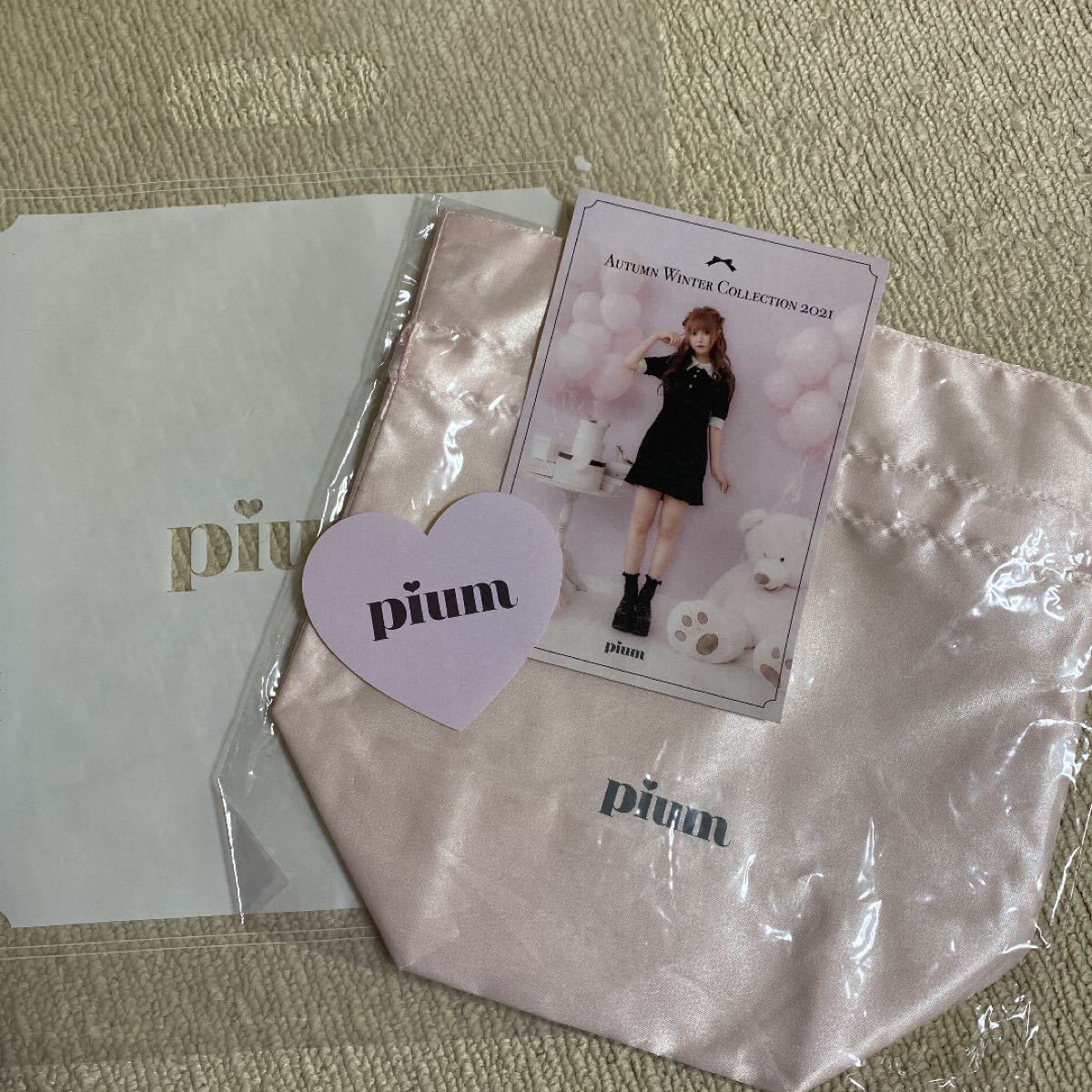 pium モノグラム 折りたたみミラー