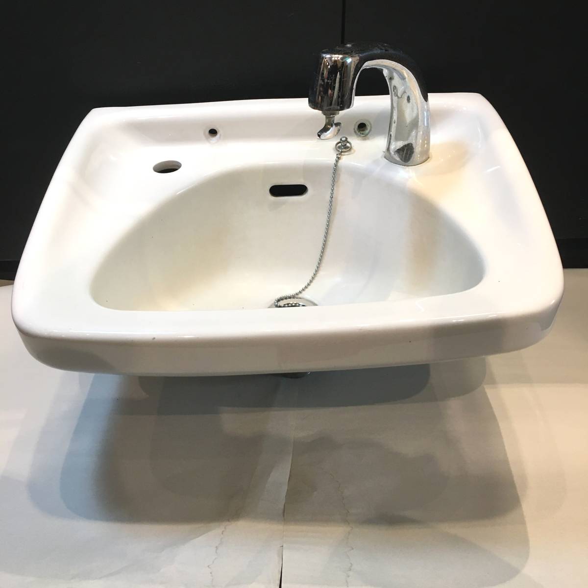 Yahoo!オークション - 昭和レトロ 陶器製 TOTO 洗面器 洗面台 Yahoo!オークション - 昭和レトロ 陶器製 TOTO 洗面器 洗面台