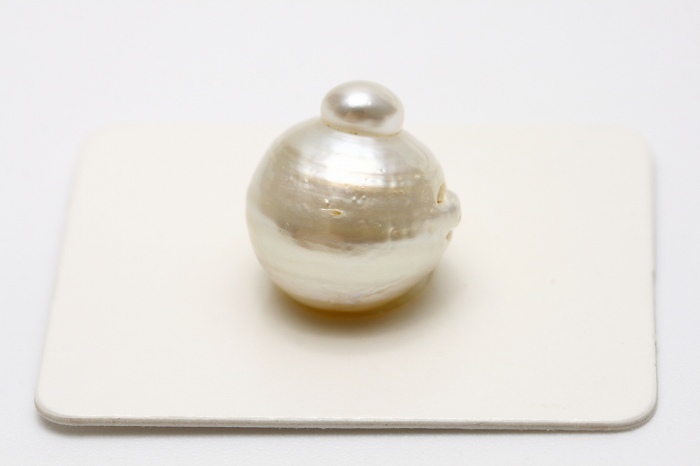 南洋白蝶真珠パールルース　15×12mm　ホワイトカラー