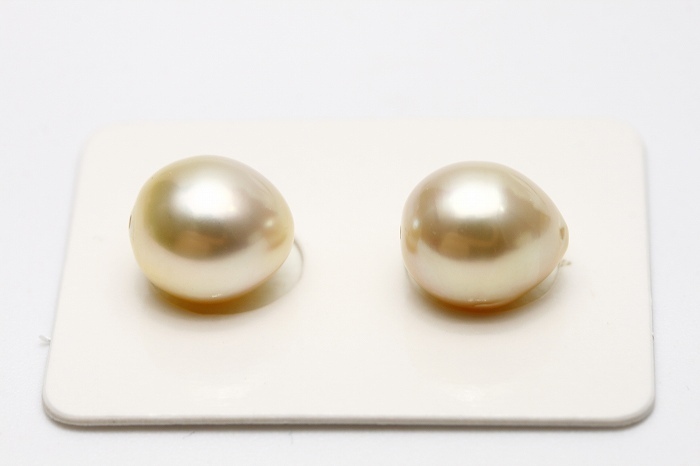 南洋白蝶真珠パールルース　両穴　2ピース　10×9mm　ナチュラルゴールドカラー_画像1