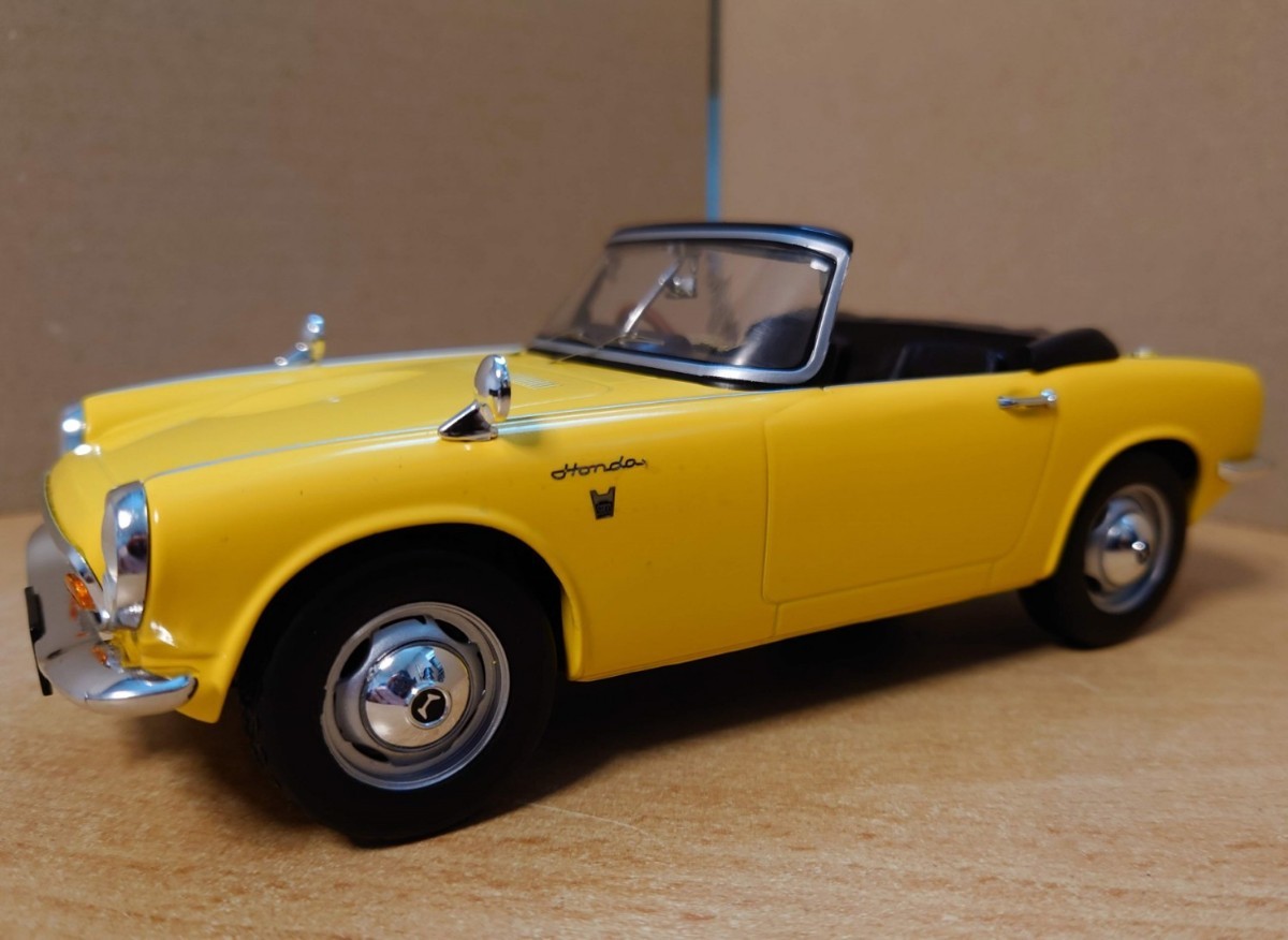 1/18ホンダS800 イエロー コンバーチブル ダイキャスト製ミニカー