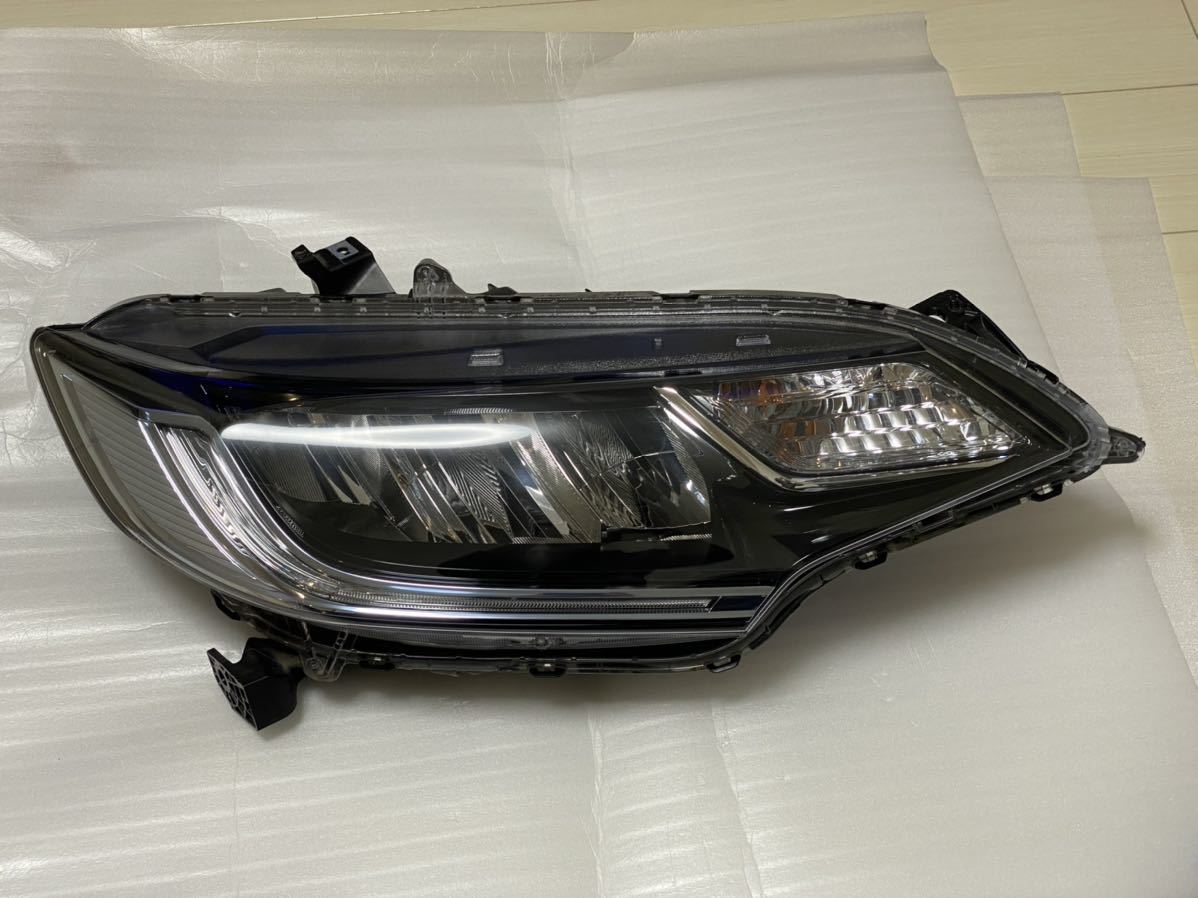 ホンダ 純正 後期 フィットハイブリッド GP5 GP6 LED ヘッドライト 右
