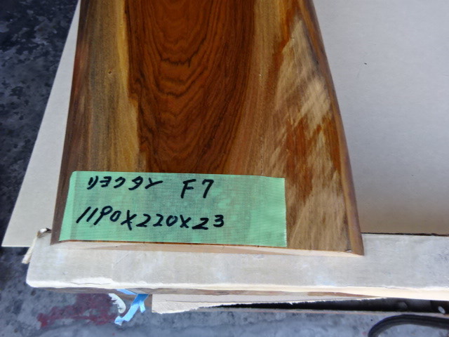 日本産】 リョクタン 緑檀F7 1190×220×23ミリ 無垢一枚板 家具