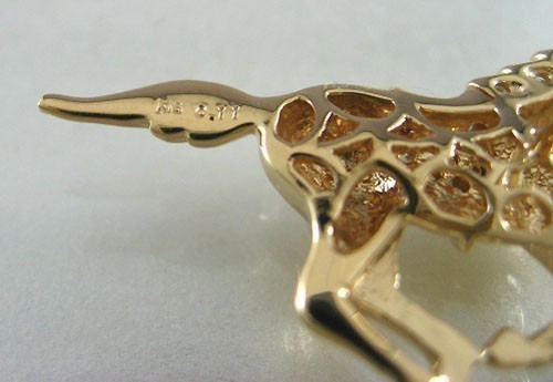 K18 желтое золото шланг дизайн галстук лошадь бриллиант 0.10ct срок поставки 4 неделя 