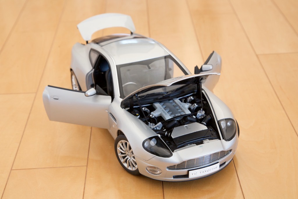 Kyosho 京商 1/12 Aston Martin V12 Vanquish アストン Kyosho 京商 1/12 Aston Martin V12 Vanquish アストン