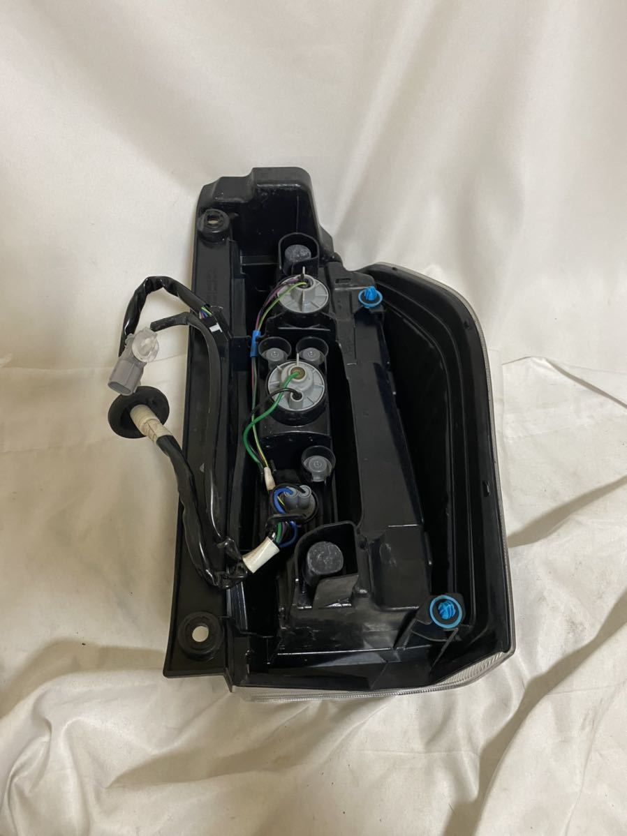 安い本物 LA600S タントカスタム 左テール 後期 助手席側テールライト 安い本物 LA600S タントカスタム 左テール 後期 助手席側テールライト