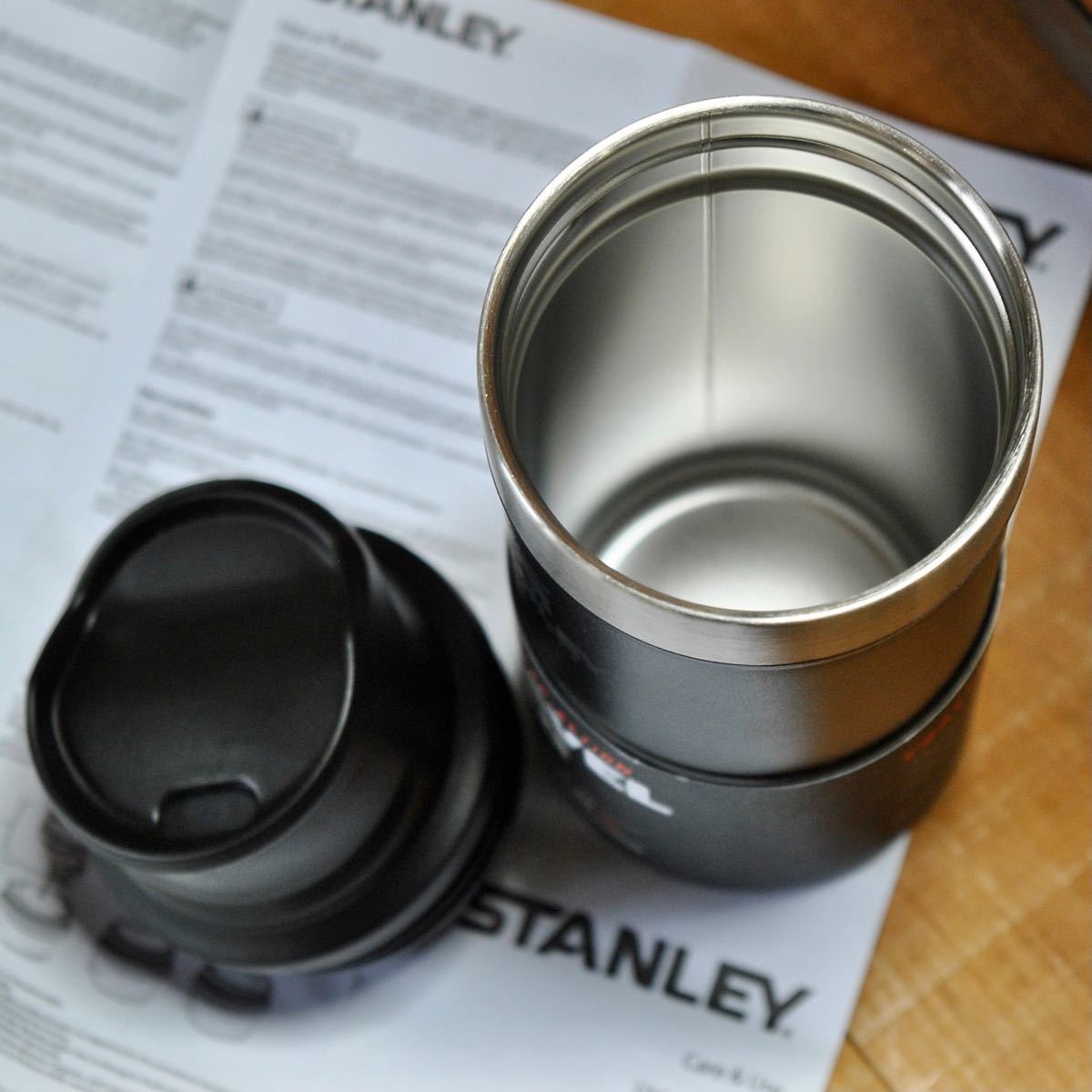 STANLEYクラシック真空ワンハンドマグ0.35Lブラック＆ホワイト2点セット 正規品　真空断熱ボトル 水筒 保冷保温タンブラー