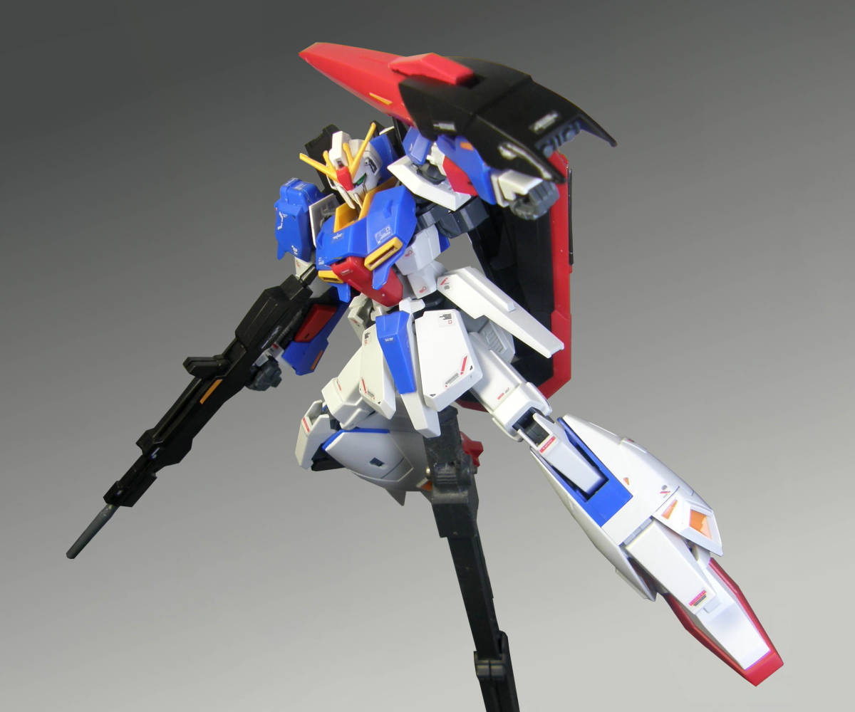 HGUC 1/144 MSZ-006 ゼータガンダム U.C.0088【 塗装完成品 HGUC 1/144 MSZ-006 ゼータガンダム U.C.0088【 塗装完成品