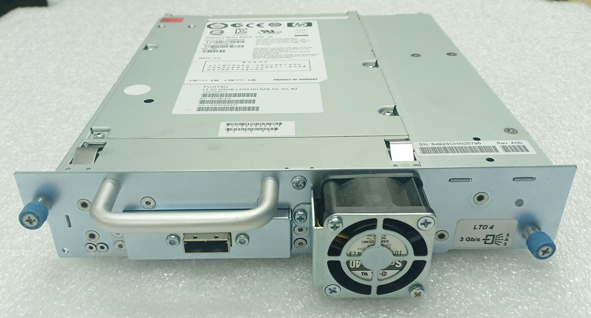 ●取り外し品 Fujitsu サーバー用 内蔵LTO テープドライブ BRSLA-0703-DC (EB668B#104)