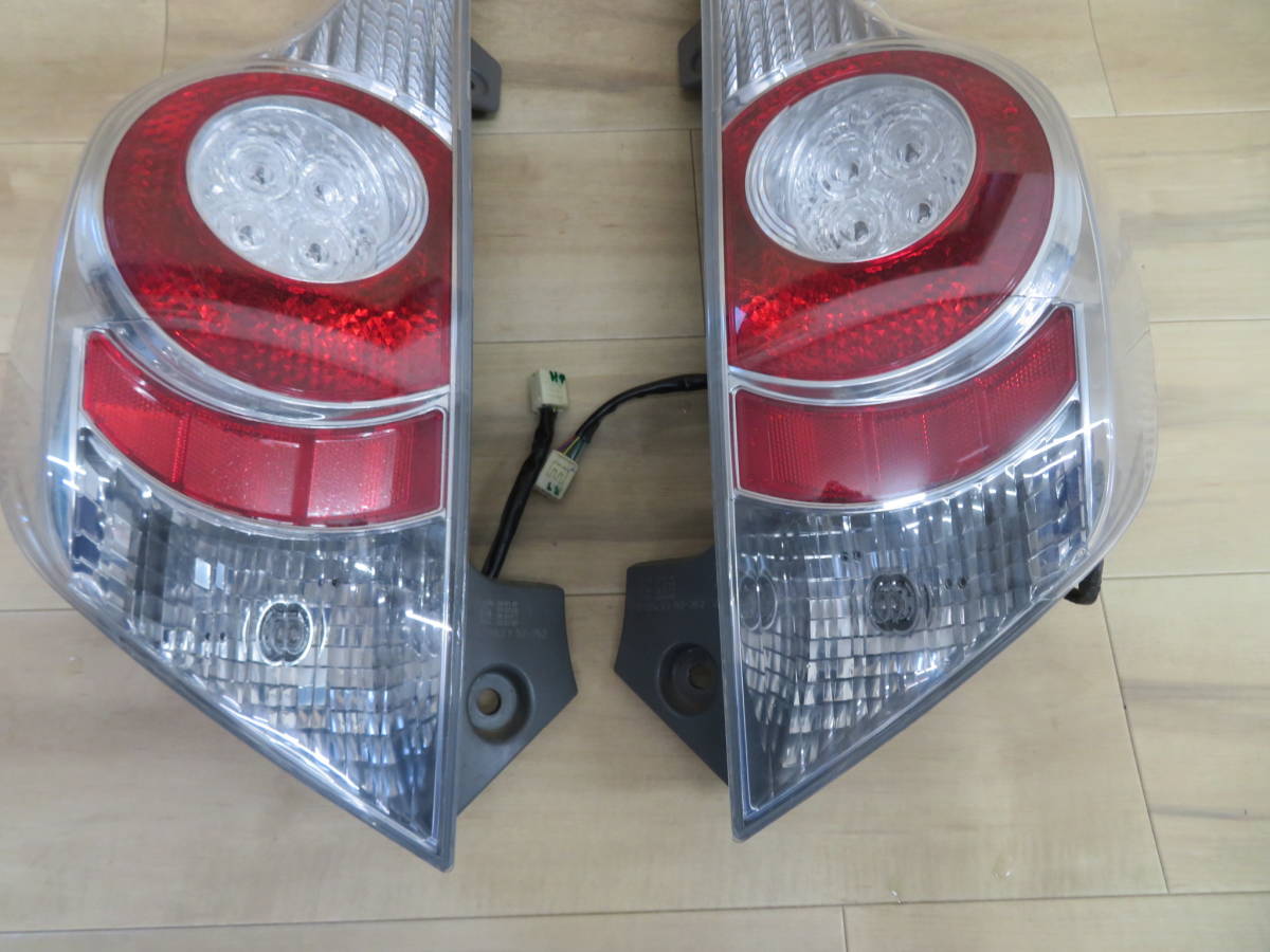 33073 トヨタ アクア NHP10 前期 LED テールライト 左右 セット 刻印Z レンズきれい_画像3