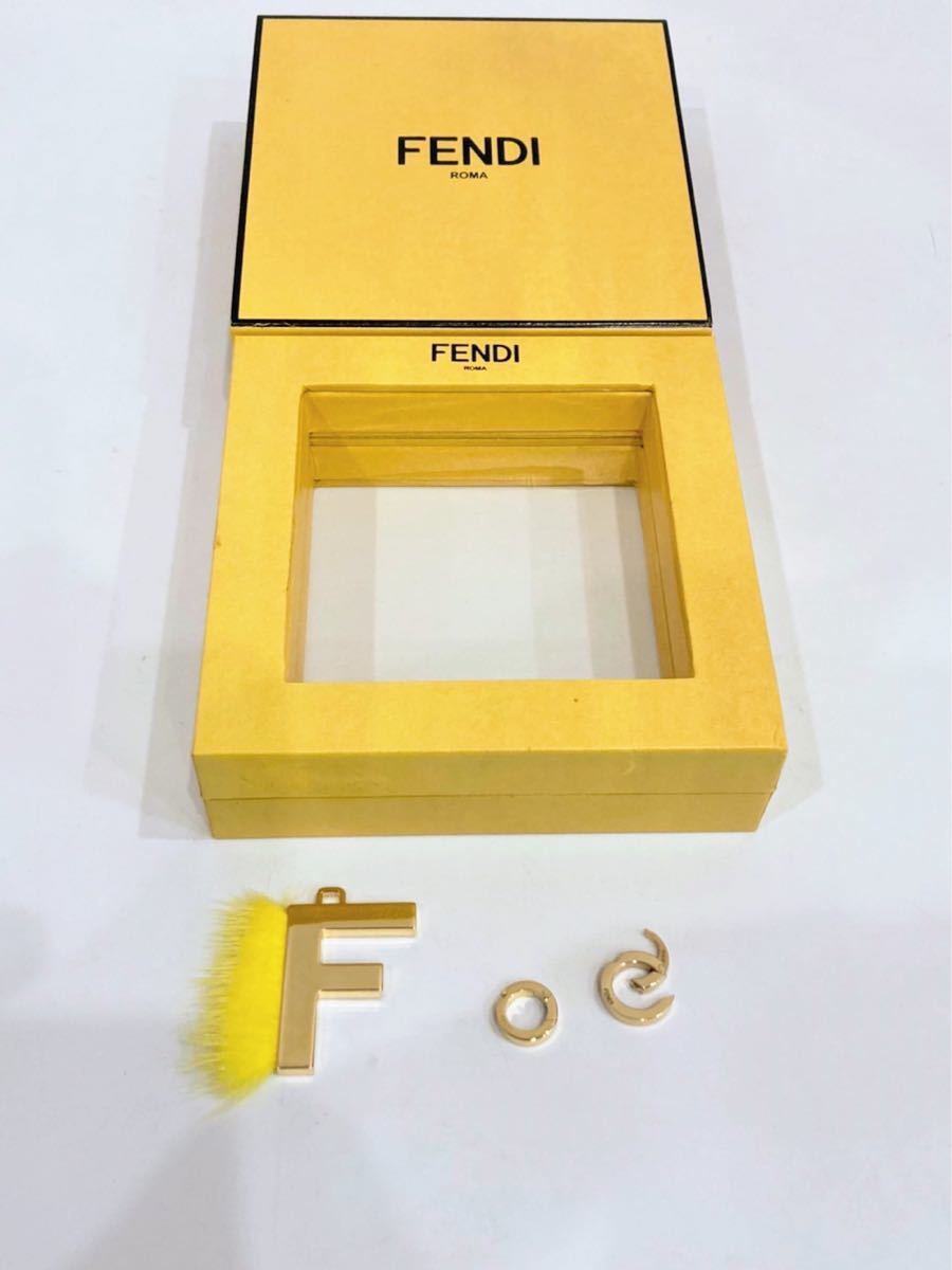 未使用 FENDI】フェンディ チャーム イニシャルFゴールド ファー