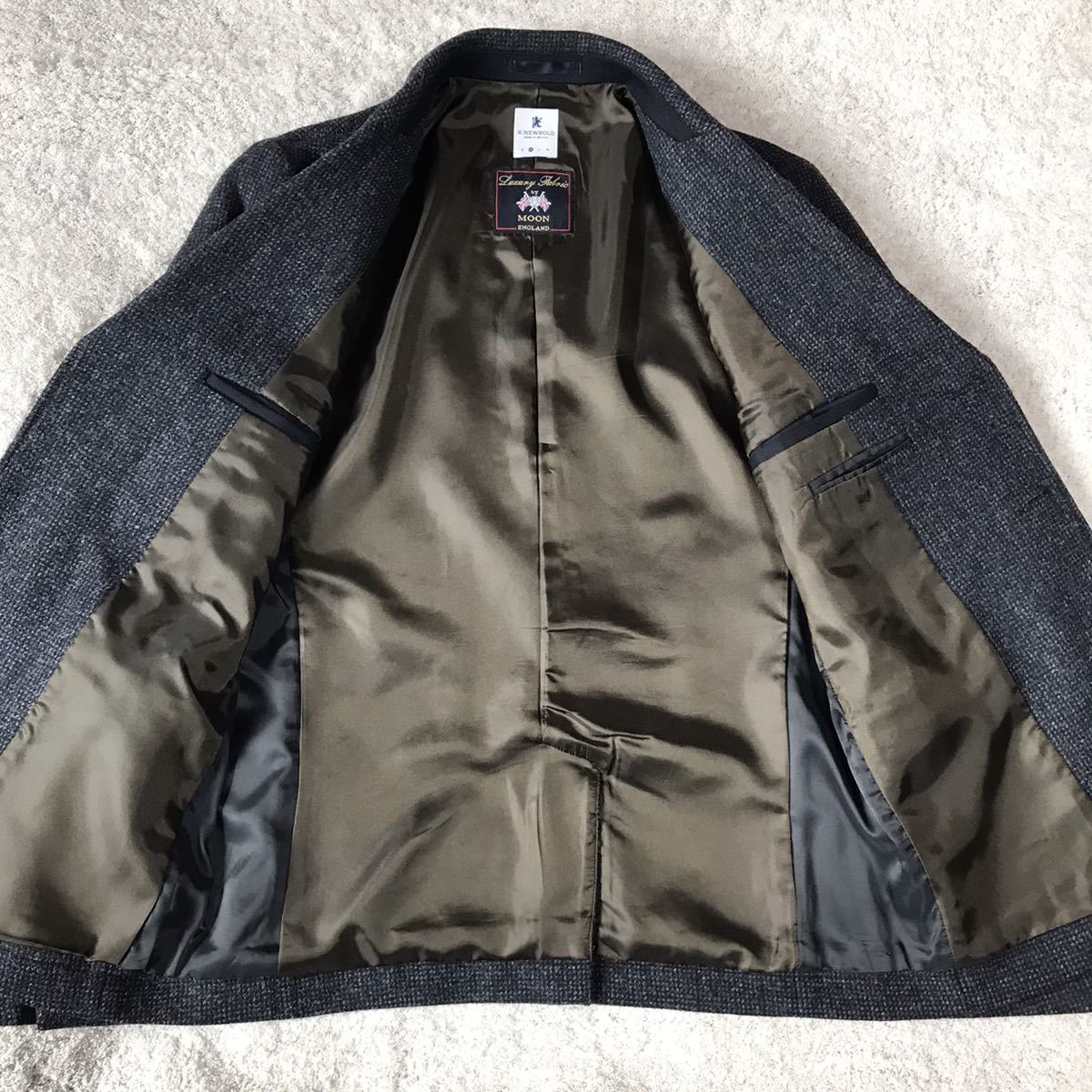 代引可 【至高の逸品】R.NEWBOLD アールニューボールド 【英国製MOON社】最高級ウール100% テーラードジャケット ベスト ジレ付 ネイビー M 美品 代引可 【至高の逸品】R.NEWBOLD アールニューボールド 【英国製MOON社】最高級ウール100% テーラードジャケット ベスト ジレ付 ネイビー M 美品