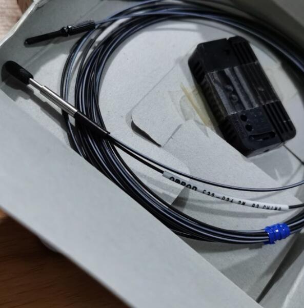 新品 OMRON/オムロン E32-D15ZR 2M 用 ファイバセンサー | bioimune.com.br