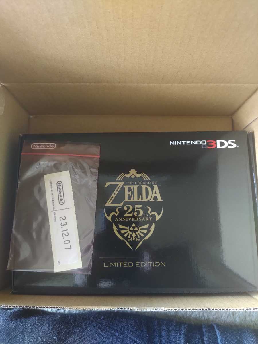 ニンテンドー3DS ゼルダの伝説25周年リミテッドエディション 女性が
