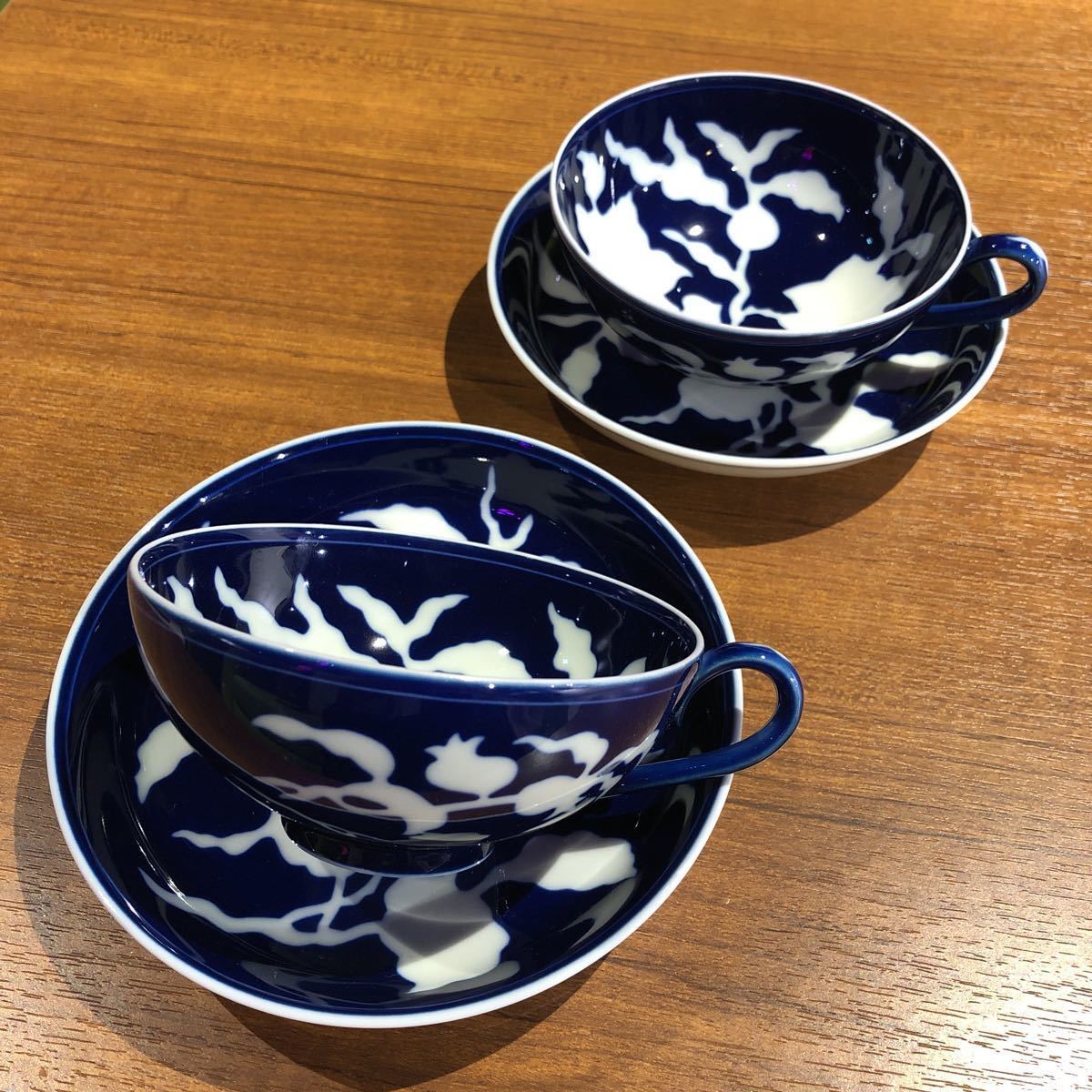 送料無料〉① 深川製磁 カップ&ソーサー ティーカップ 草花折枝白抜紋
