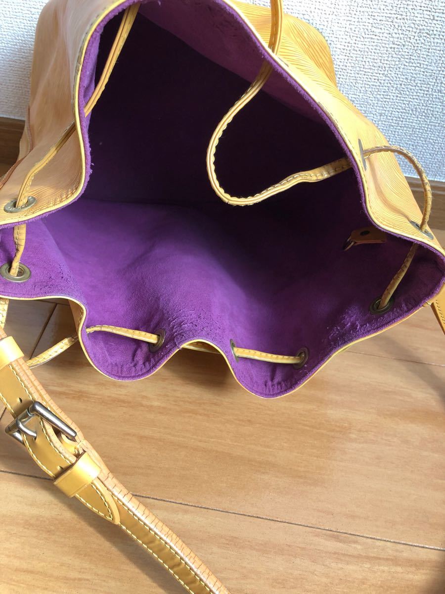 LOUIS VUITTON エピ プチノエ イエロー ショルダーバッグ ヴィトン
