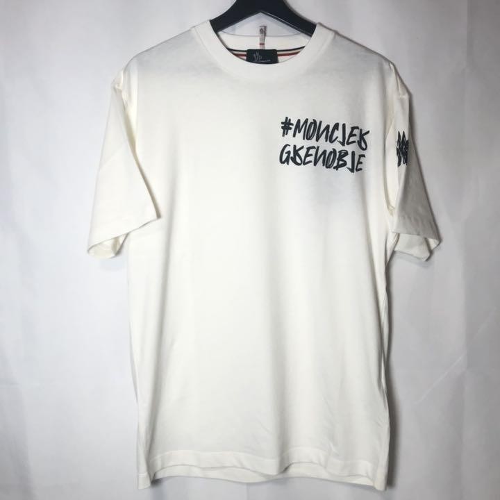 Sサイズ MONCLER GRENOBLE 半袖ロゴTシャツ ホワイト Tシャツ ロゴ プリント グリーン Vネック メンズ (L)