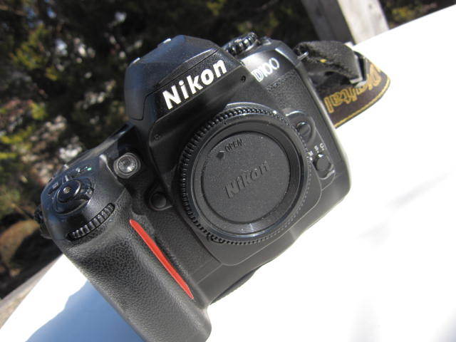 ☆Nikon ニコン D100 デジタル　一眼レフ カメラ　メンテ調整できる方へ（現状品です。）中古☆_画像1