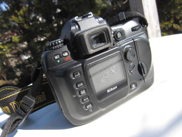 ☆Nikon ニコン D100 デジタル　一眼レフ カメラ　メンテ調整できる方へ（現状品です。）中古☆_画像2