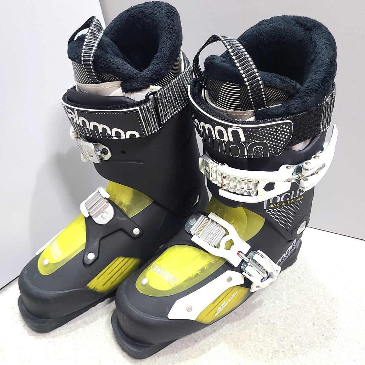 Yahoo!オークション - 使用浅め Salomon サロモン スキーブーツ Focu