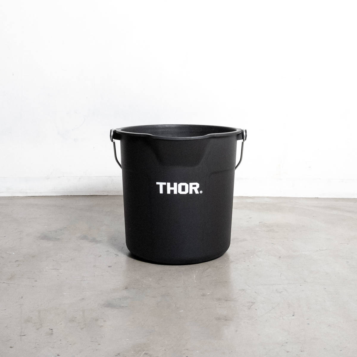 ■未使用 THOR バケツ 10L ブラック キャンプ用品 ラウンドバケツ 収納 アウトドア インテリア 持ち手付き