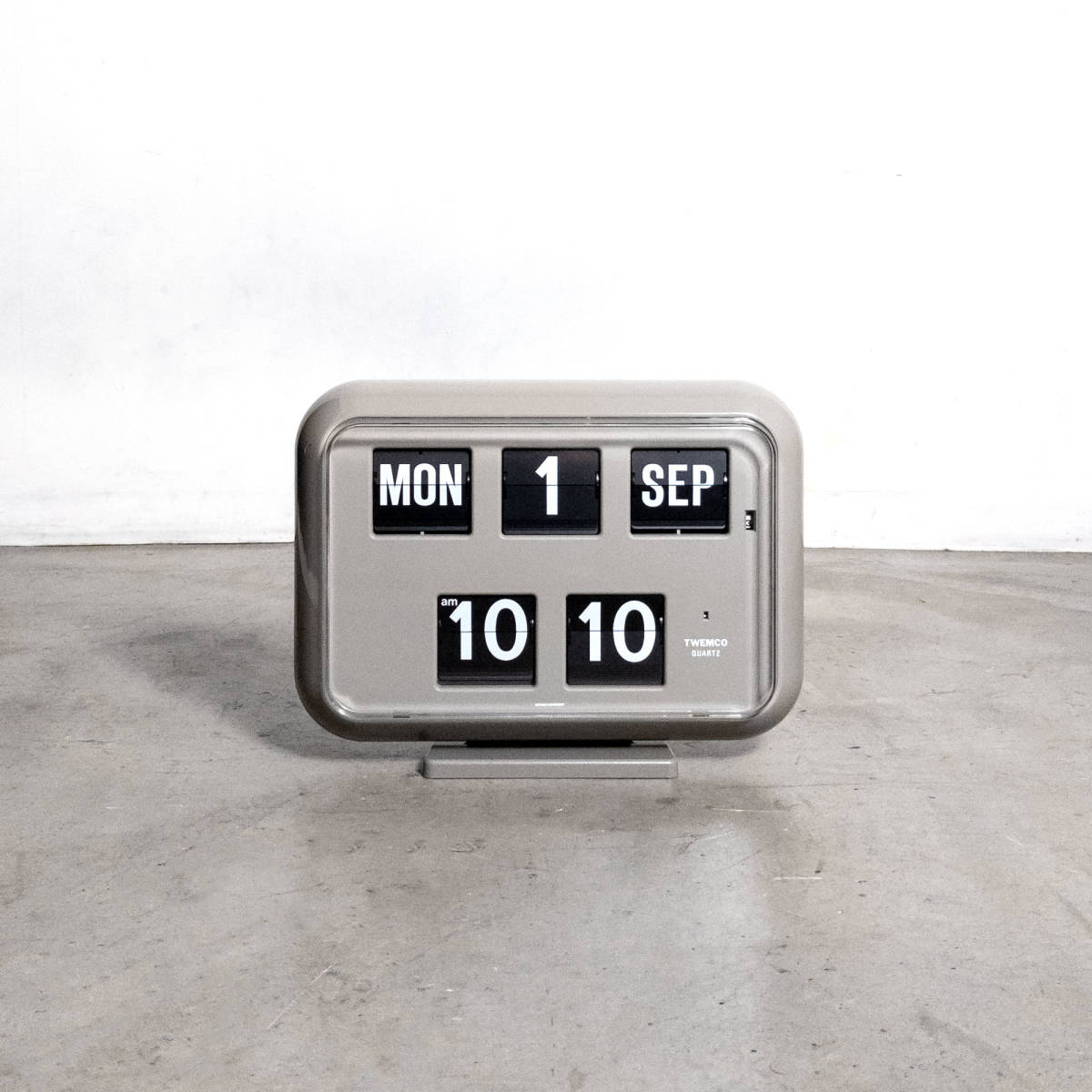 □未使用 TWEMCO(トゥエンコ) カレンダー時計 置き・掛け兼用 パタパタ