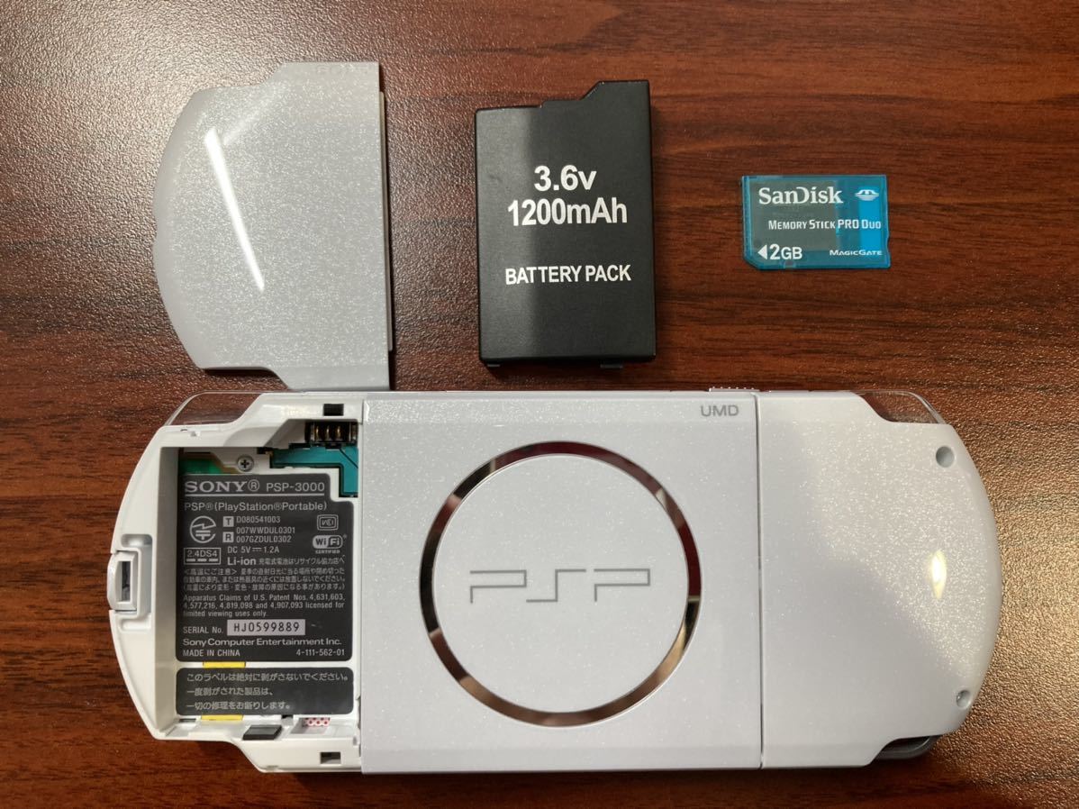 【動作確認済】PSP-3000 ホワイト 美品 ソフト付 送料無料 カバー付 D端子ケーブル バッテリー新品 本体 モンハン 初音ミク いたスト  SONY